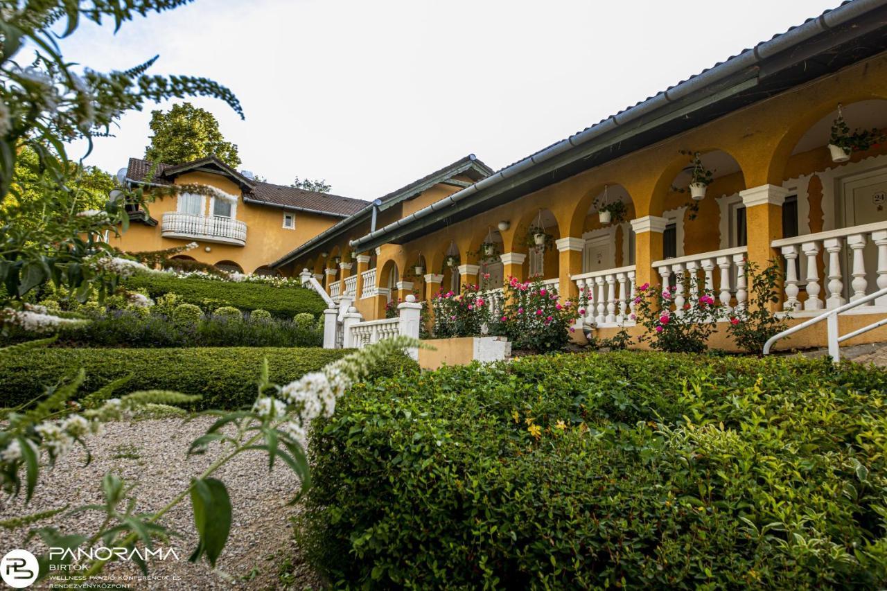 Bed and Breakfast Panoráma Birtok - Wellness Panzió, Konferencia és Rendezvényközpont Győrújbarát Exterior foto