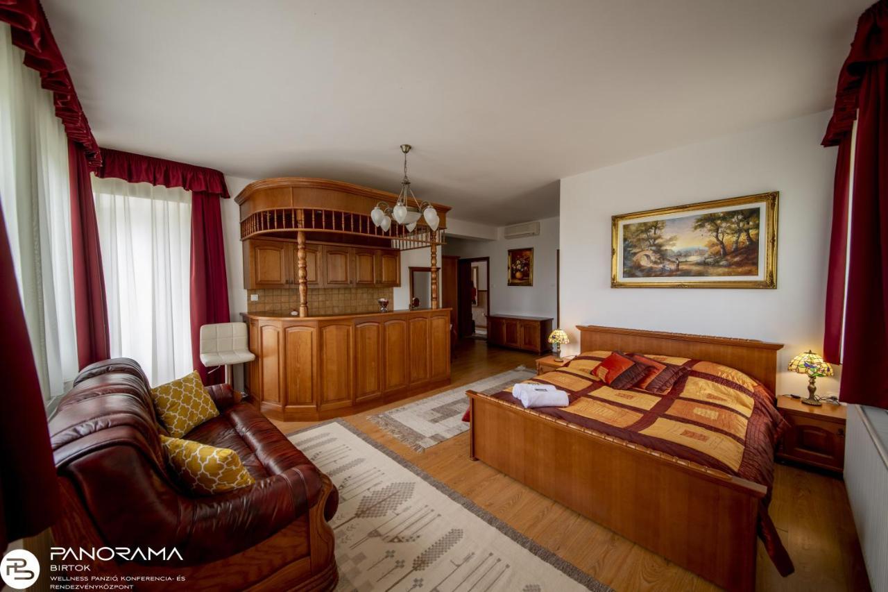 Bed and Breakfast Panoráma Birtok - Wellness Panzió, Konferencia és Rendezvényközpont Győrújbarát Exterior foto