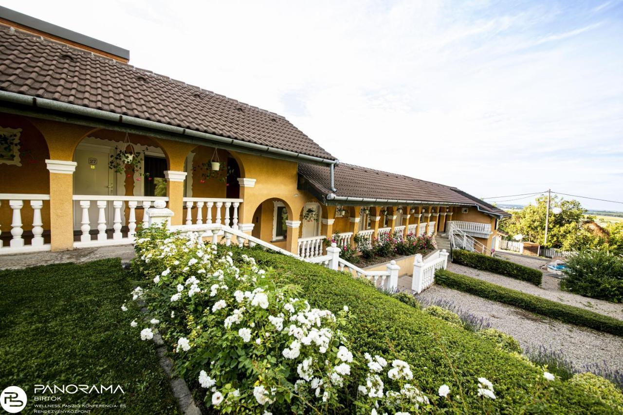 Bed and Breakfast Panoráma Birtok - Wellness Panzió, Konferencia és Rendezvényközpont Győrújbarát Exterior foto